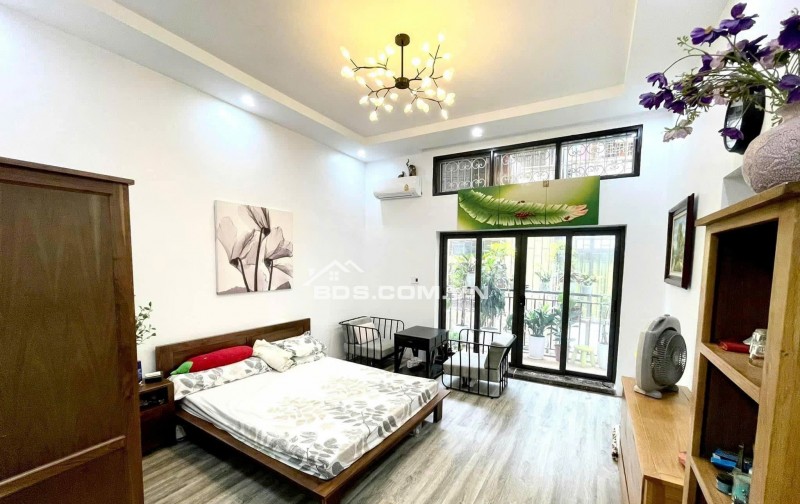 Ngõ nông, ô tô đỗ cửa, nhà mới, ful nội thất, gần trung tâm kiểm định xe. Ngõ 68 Nguyễn Văn Linh 30,2 m2  giá nhỉnh 5 tỷ.